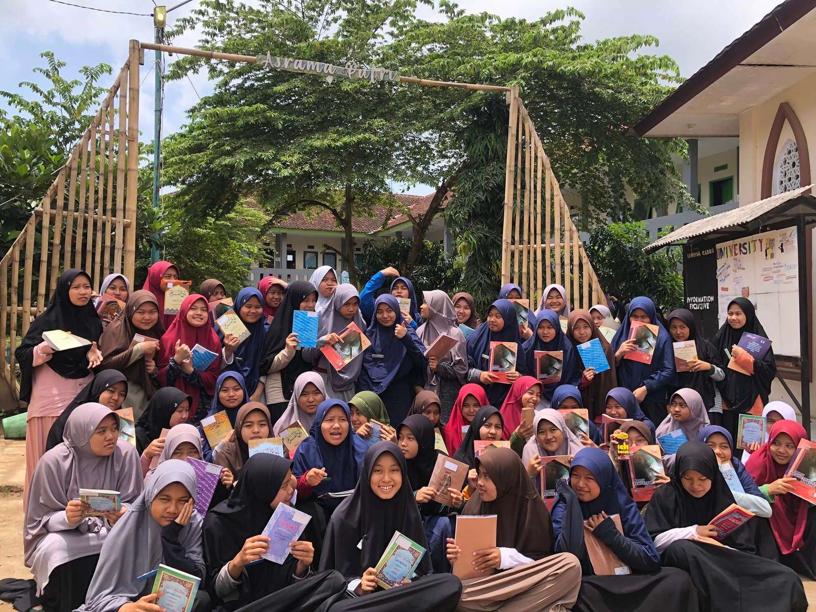 Santri Pondok Pesantren Al-Furqon Muhammadiyah Boarding School Cibiuk menorehkan prestasi non-akademik dalam berbagai ajang olahraga, seni, dan kepemimpinan. Santri menunjukkan semangat, disiplin, dan akhlak Islami dalam kompetisi tingkat kabupaten hingga nasional, mencerminkan keseimbangan antara kecerdasan spiritual dan keterampilan sosial.